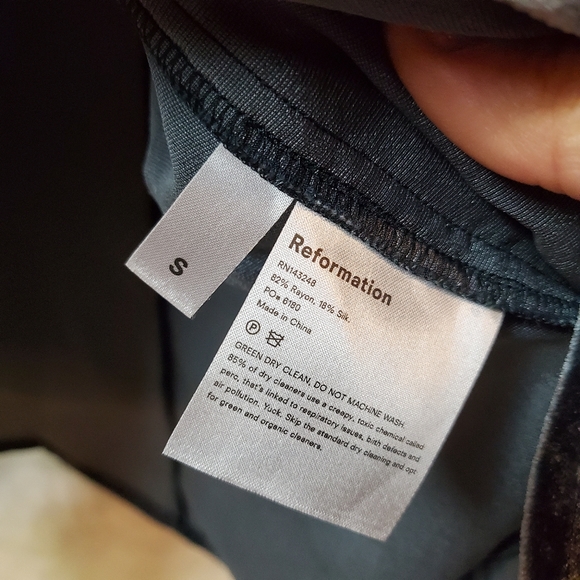 Reformation Amberleigh Gray Velvet Wrap Skirt – Size Small, NWT - Picture 3 of 7